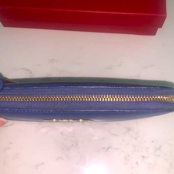 Used and 100% Authentic Salvator Ferragamo wallet - Picture 2 of 11